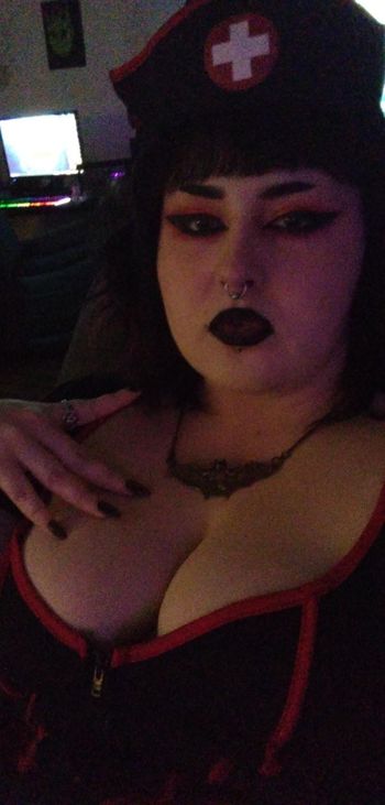 nude goddessgothicc666 posting bbw selfie