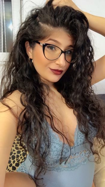 goldenella OnlyFans latina selfie