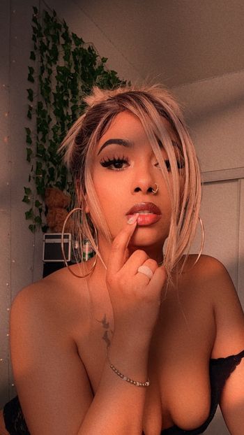 nude goldengoddess17 doing streamer