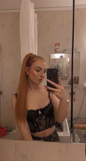 nude goldenkitty04 doing teen selfie