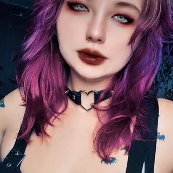 nude gothicccgoddess showing streamer selfie