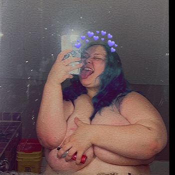 nude gothmoth217 posting bbw selfie