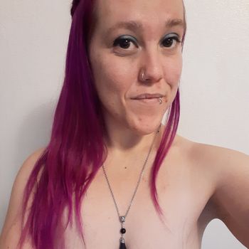 nude gracepoetic doing submissive selfie