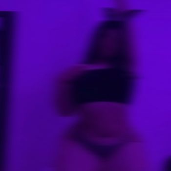 nude h0t_gir1 posting white