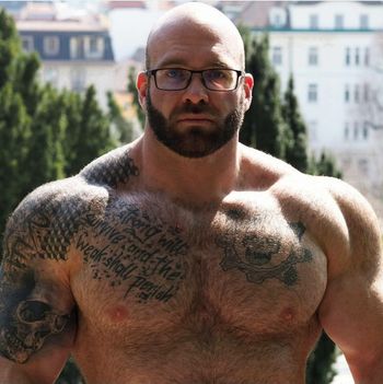 nude hairy_musclebear posting hairy