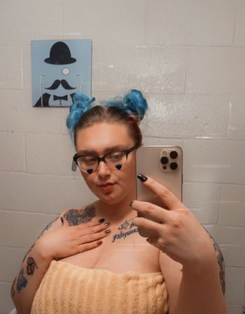 nude haleylopez2.0 leaking streamer selfie