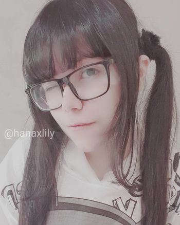 nude hanaxlily doing petite selfie