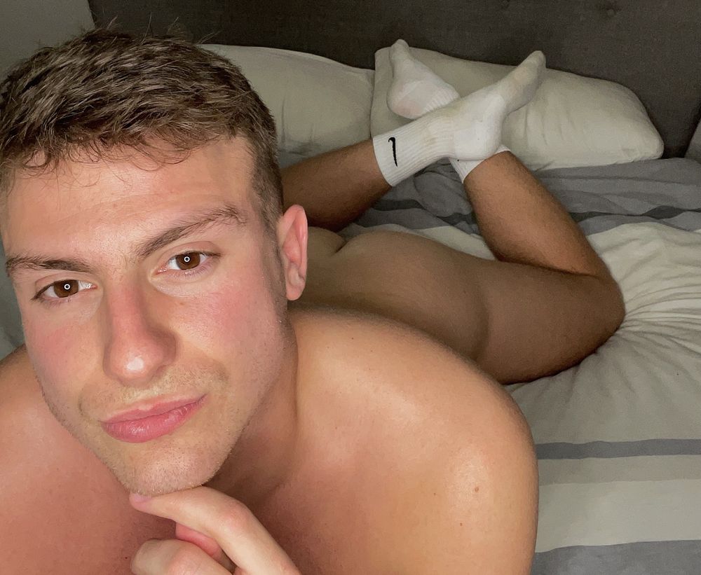 handsome-hunk OnlyFans posting streamer