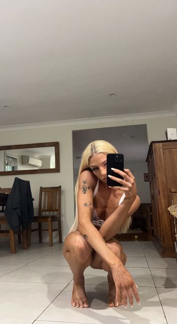 nude hannahbanaa leaking streamer selfie