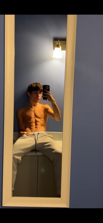 nude haydenbrooksx posting gay selfie