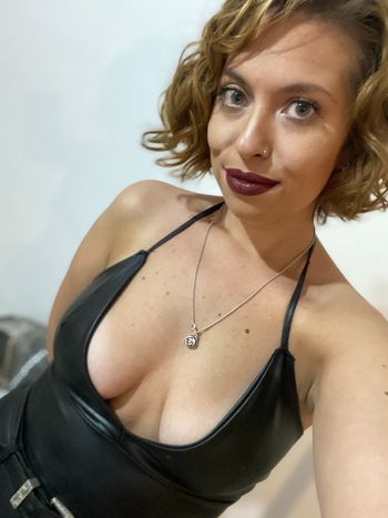 nude helenarainbow showing custom content