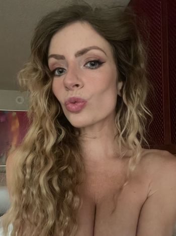 nude heyitscodee doing white selfie