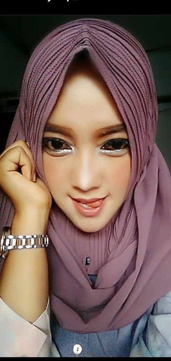 nude hijabhunny-srs doing white selfie