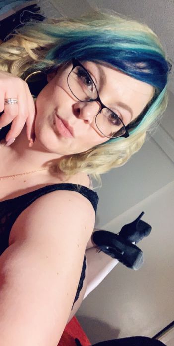 nude honeyeyesthiccthighs doing bbw selfie