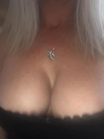 hotblondewife87.2 OnlyFans wife