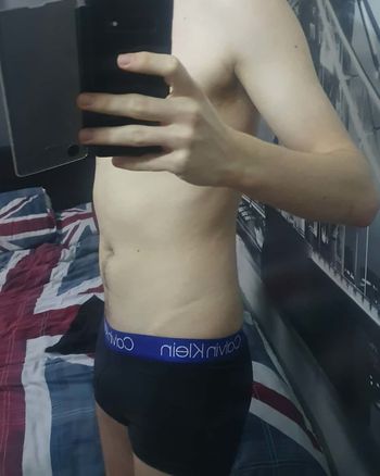 nude hotlad98 doing toys selfie