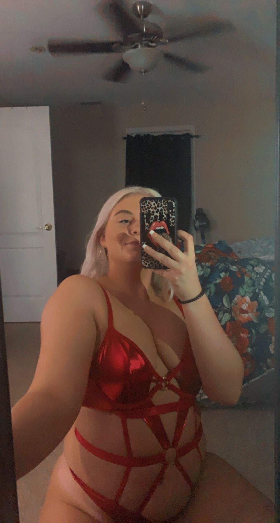 hottieblondie2000h OnlyFans posting latina