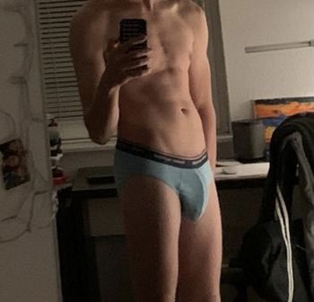 nude hugedicknoah posting 18 or 19