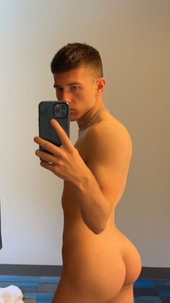 nude hungeaston male