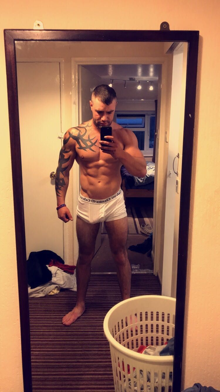 hungmusclebritboy OnlyFans leaking stockings