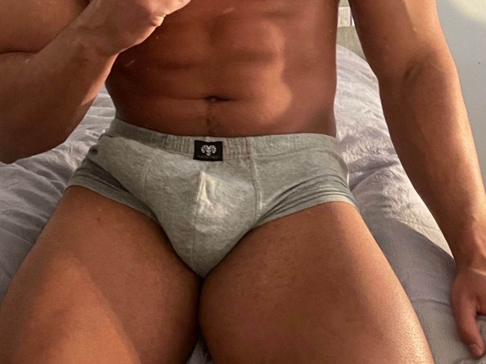 hungoliver OnlyFans showing messaging