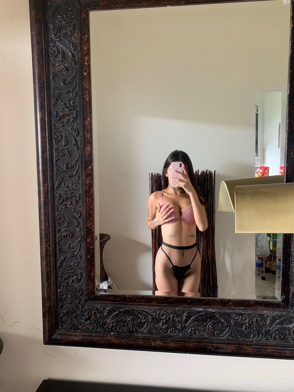 i_carolinaa OnlyFans showing girlfriend