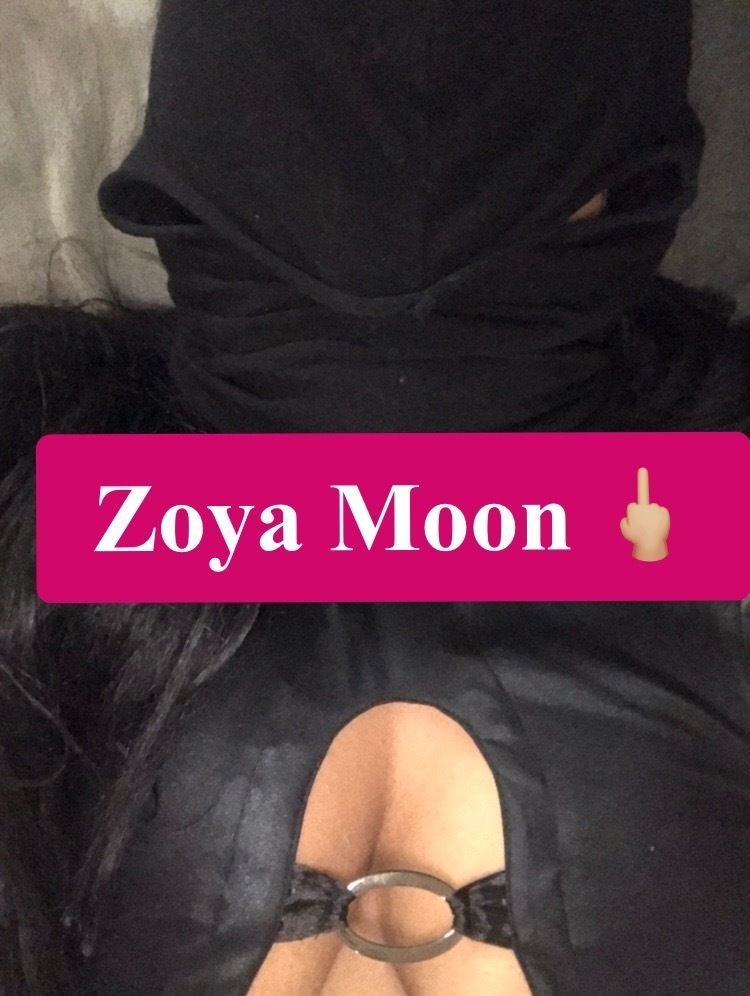 nude iamzoyamoon posting kinky selfie