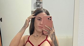 nude isaaheerrera showing public selfie