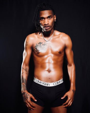 nude isitquan showing male