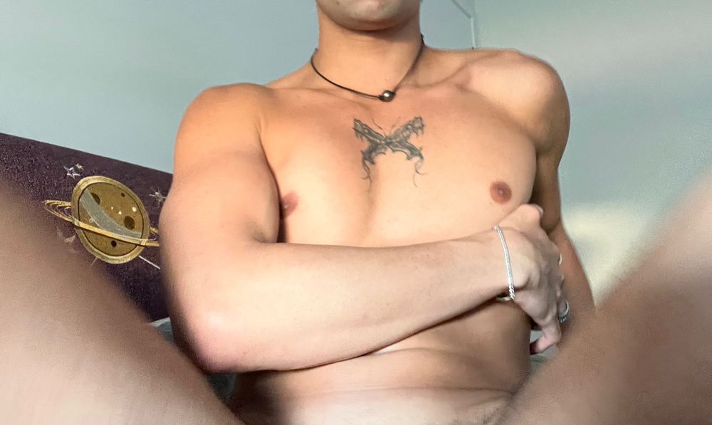 islandcityboi OnlyFans posting exhibitionism