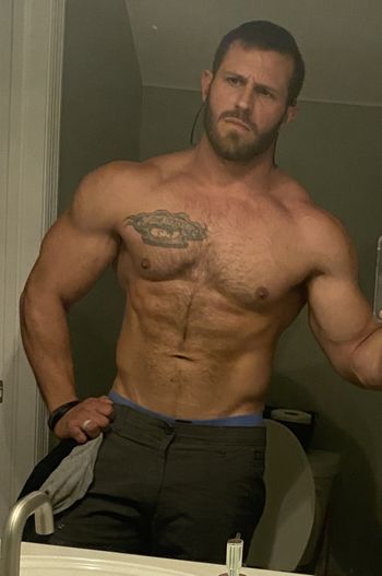 nude jackedaddy showing male selfie