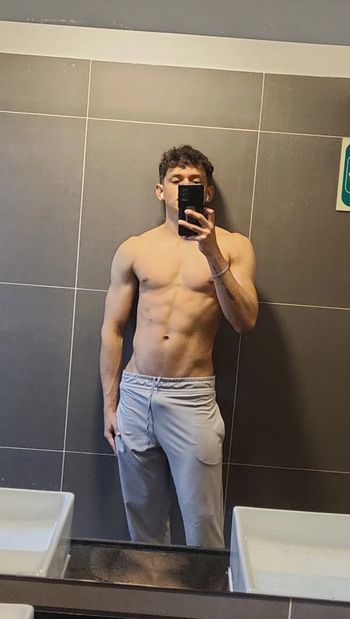 nude jackot1 posting male selfie