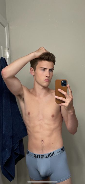 nude jacksonmars messaging selfie