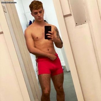 nude jamesbeau male selfie