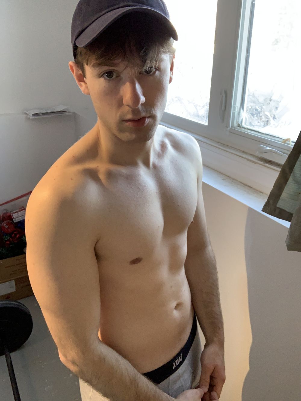 jameslascellefree OnlyFans showing fit