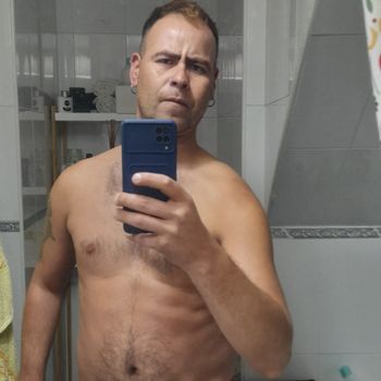 nude javirudeboys showing streamer selfie