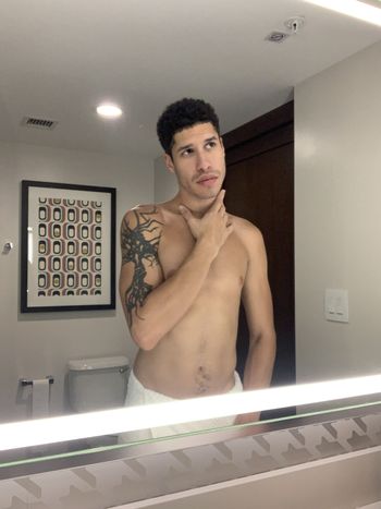 jay_roman OnlyFans male selfie