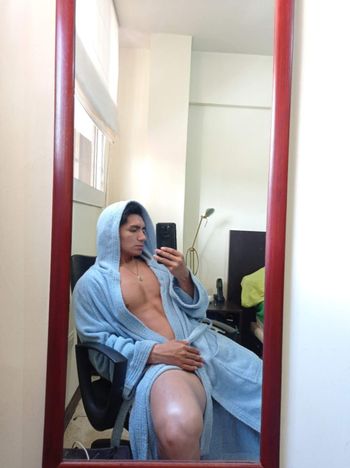 nude jhontorresg posting venezuela selfie