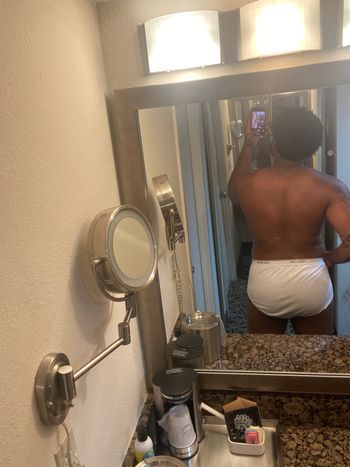 nude jockswearbriefs messaging selfie