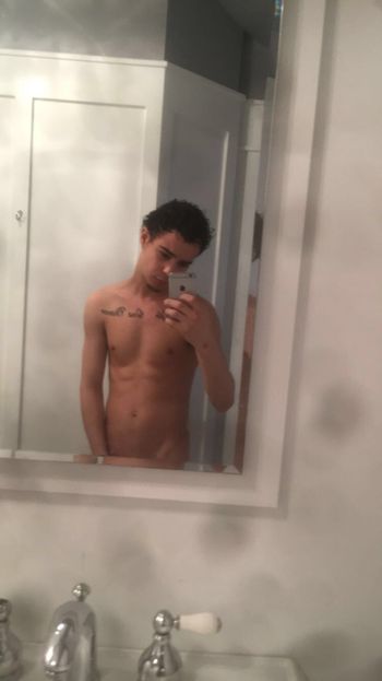 nude joeyluisjr posting latina