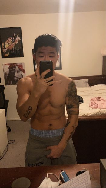 nude johnnykoh doing male selfie