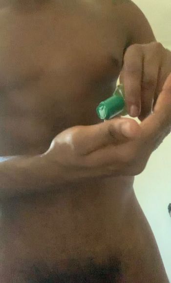 nude johnsonsupreme doing male selfie