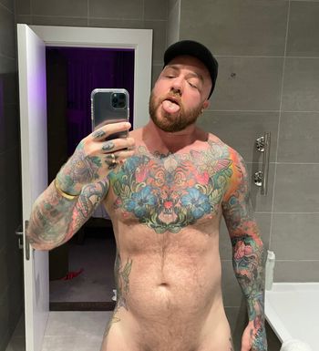 nude johnywalker showing live selfie