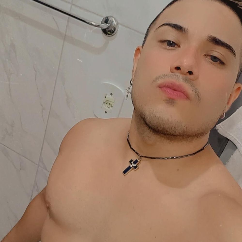 jonathannjose OnlyFans showing latina