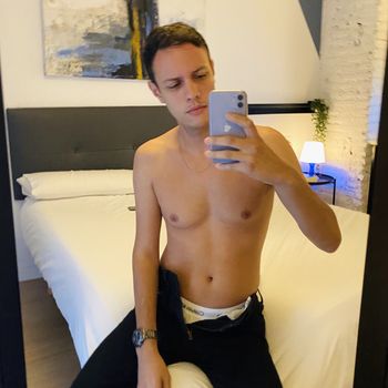 nude jordiflames leaking male selfie