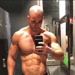 nude joseguinart posting fitness selfie