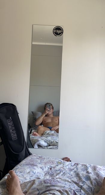 nude josgayy posting latina selfie