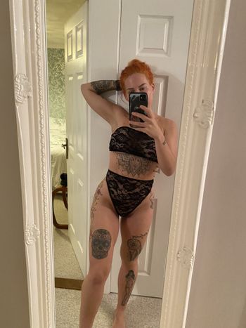 nude juicy_amy showing united kingdom selfie