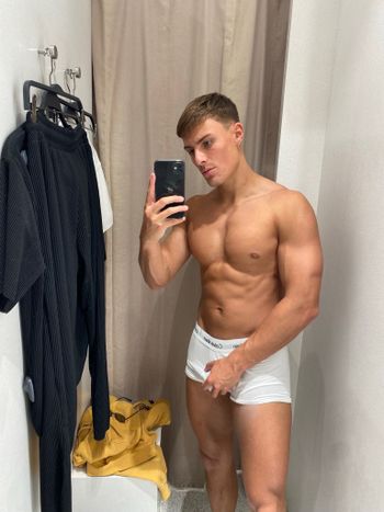 nude juicyjamesbfree showing streamer selfie