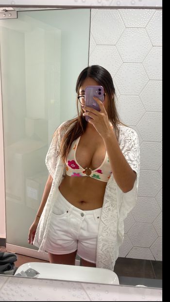 nude juicylatinagirl doing custom content selfie